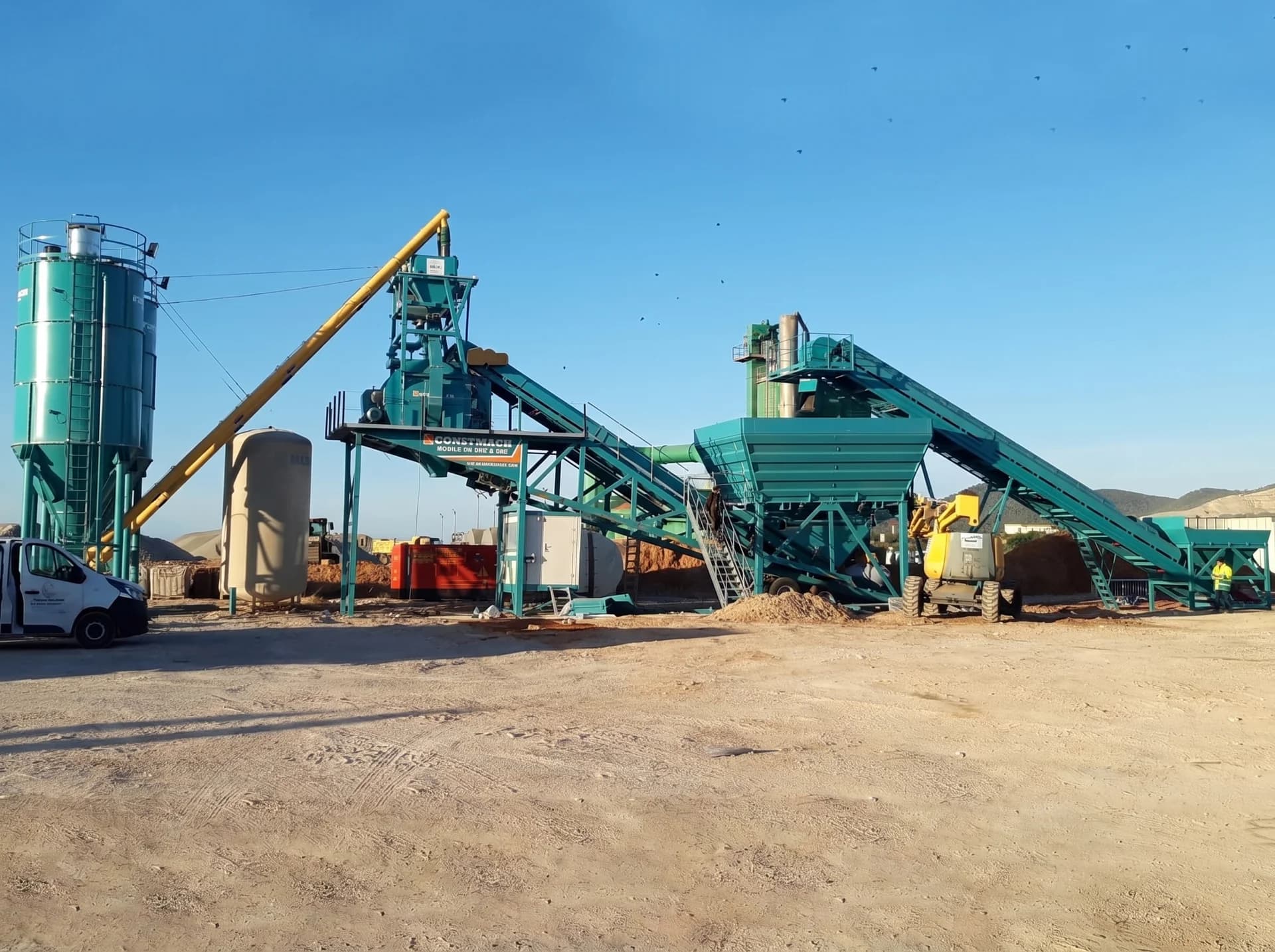 MOBILE 100 / WET DRY CONCRETE BATCHING PLANT — Spain kurulum referansı