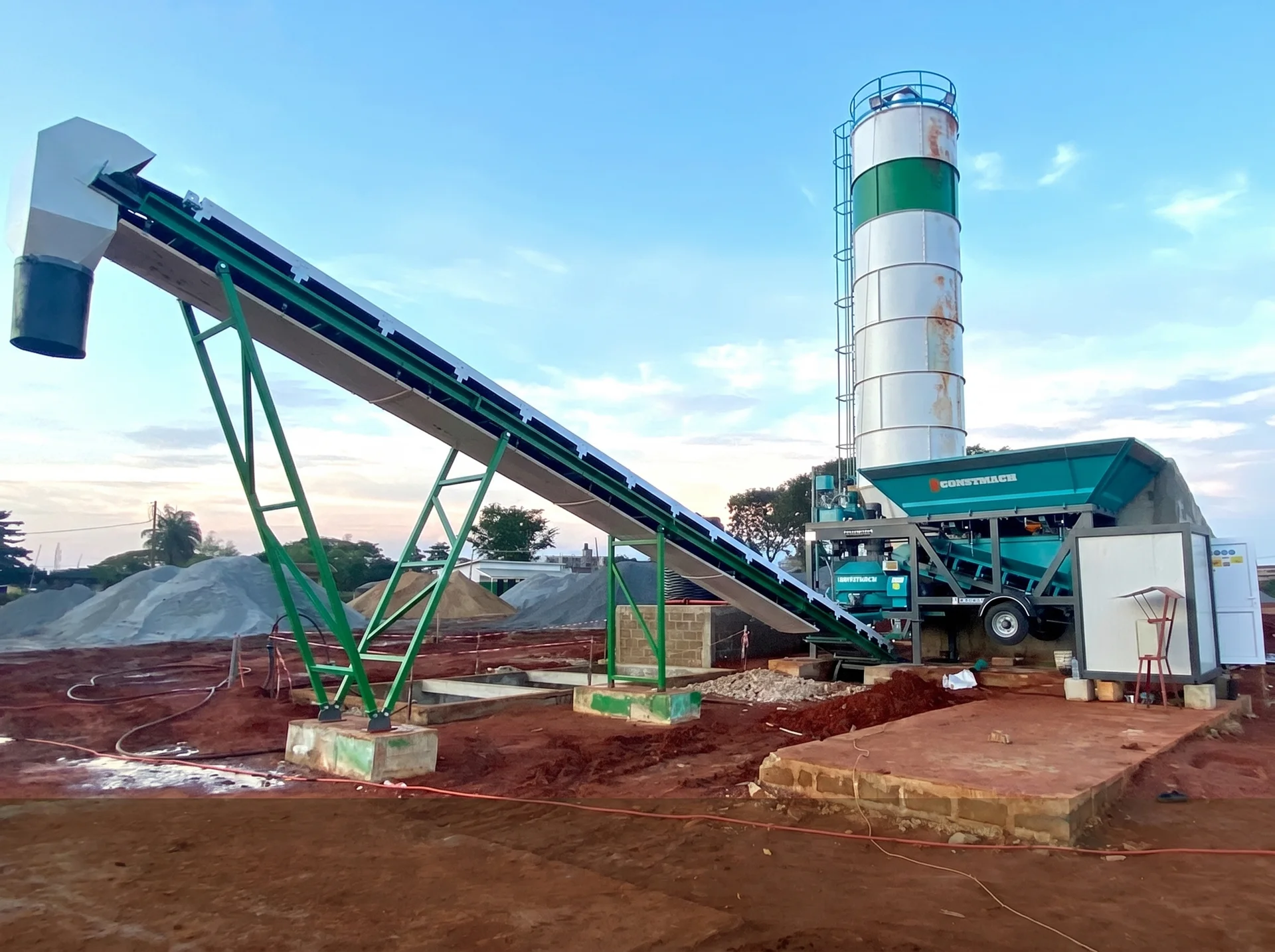 MOBICOM 30 / CONCRETE BATCHING PLANT — Benin kurulum referansı