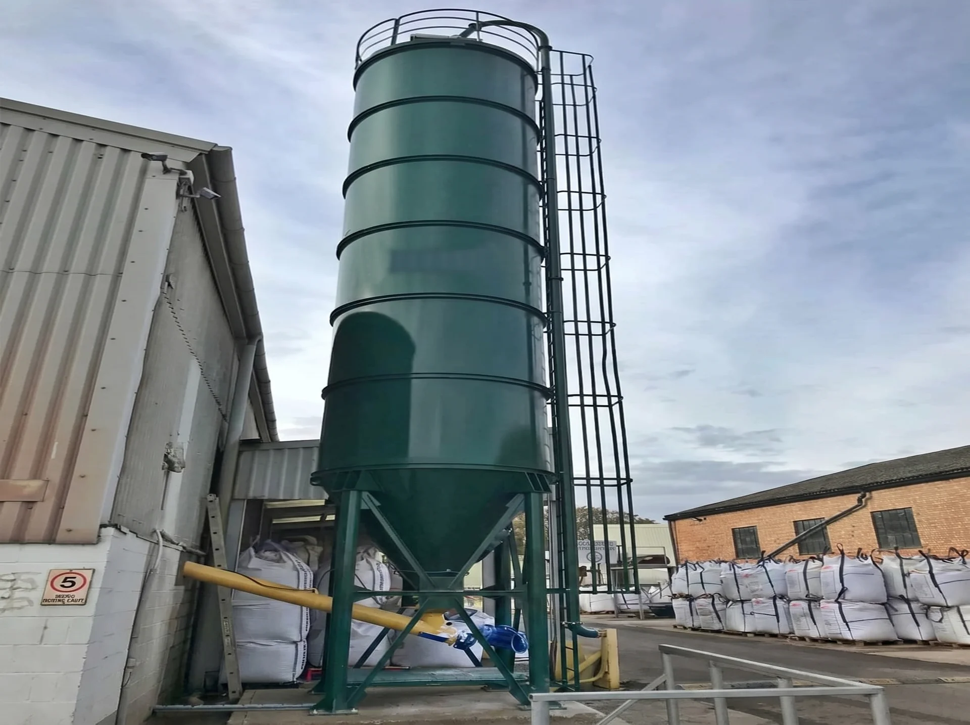 CS-50 / CEMENT SILO — United Kingdom kurulum referansı