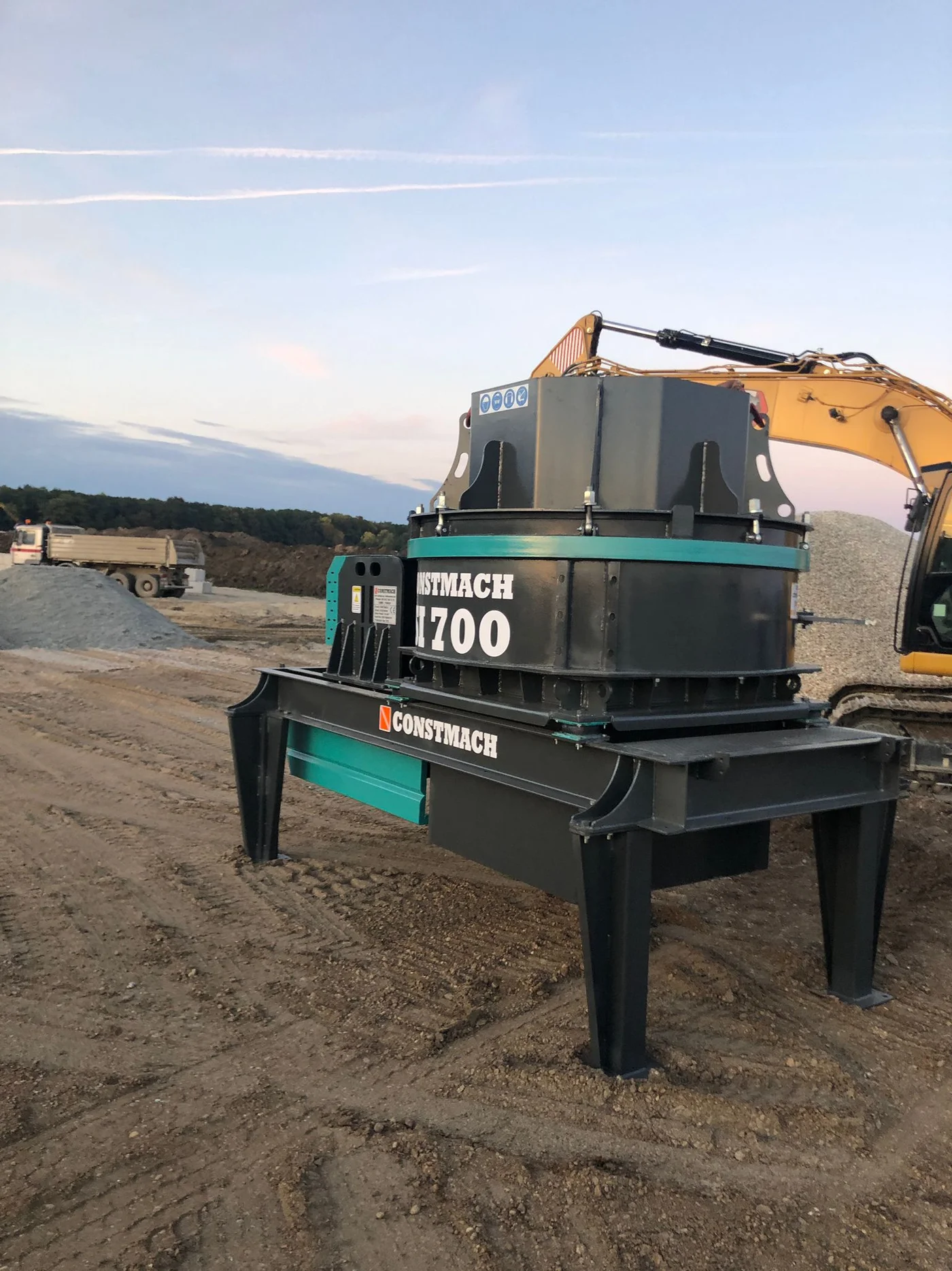 VSI-700-CR | Vertical Shaft Impact Crusher — image 1
